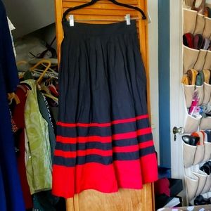 Eshakti black and red full skirt with side zip and elastic smoking in back